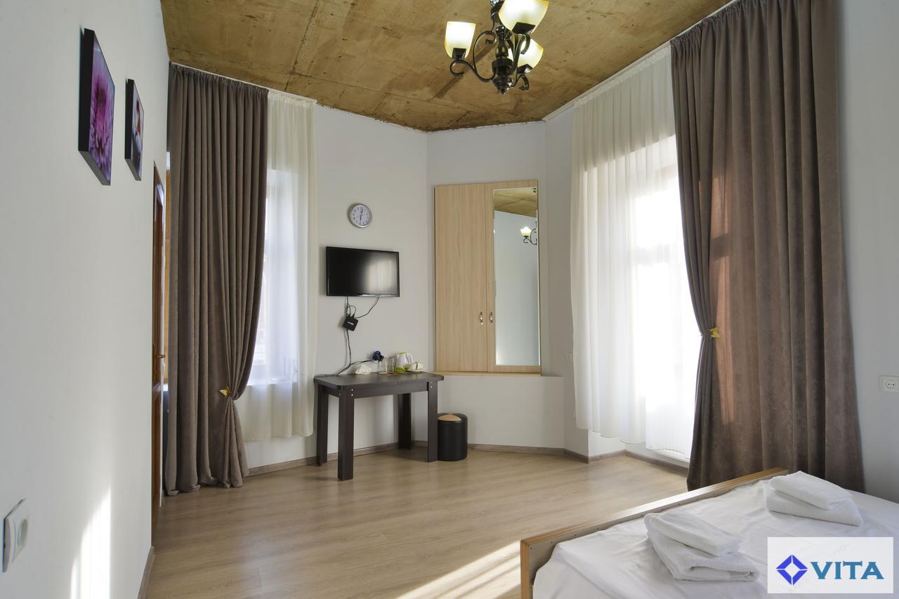 Hotel Vita Тбилиси Екстериор снимка