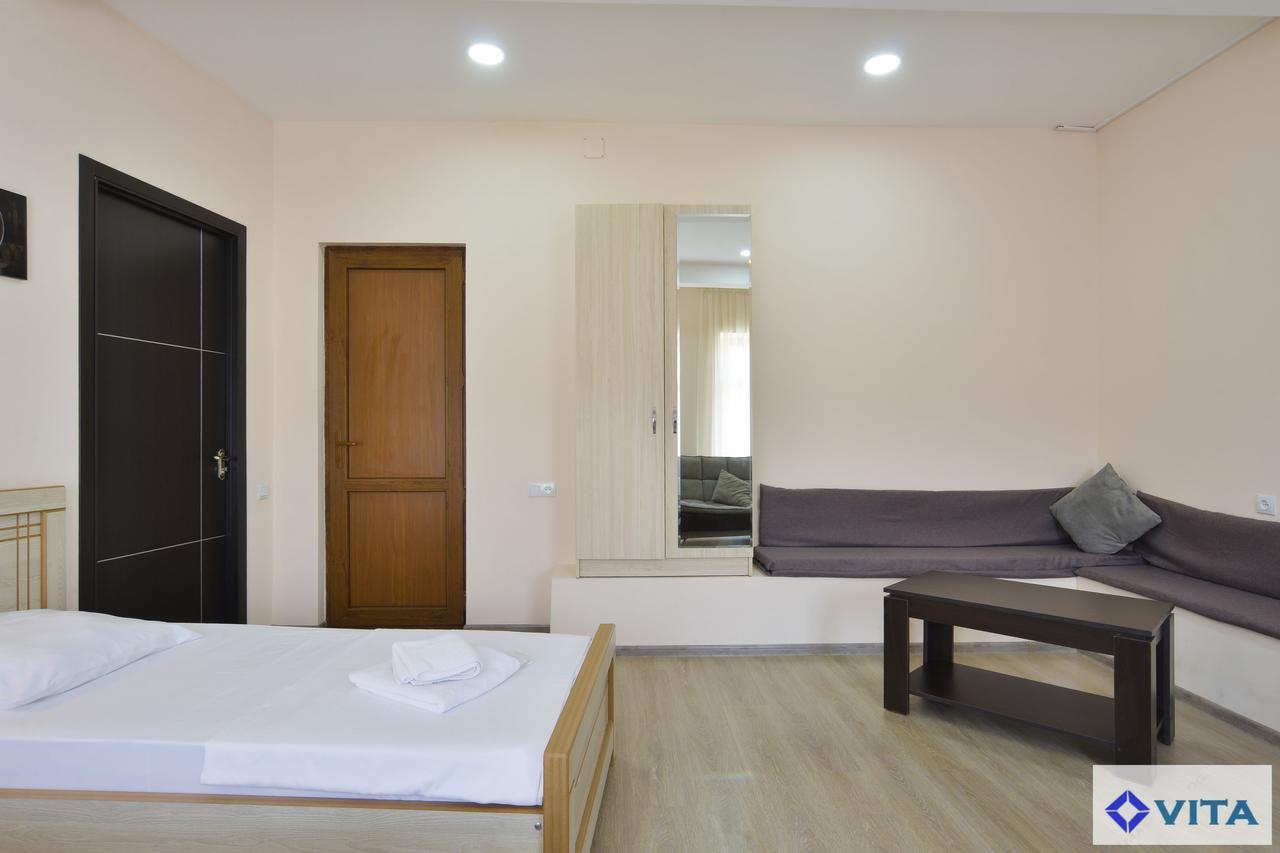 Hotel Vita Тбилиси Екстериор снимка