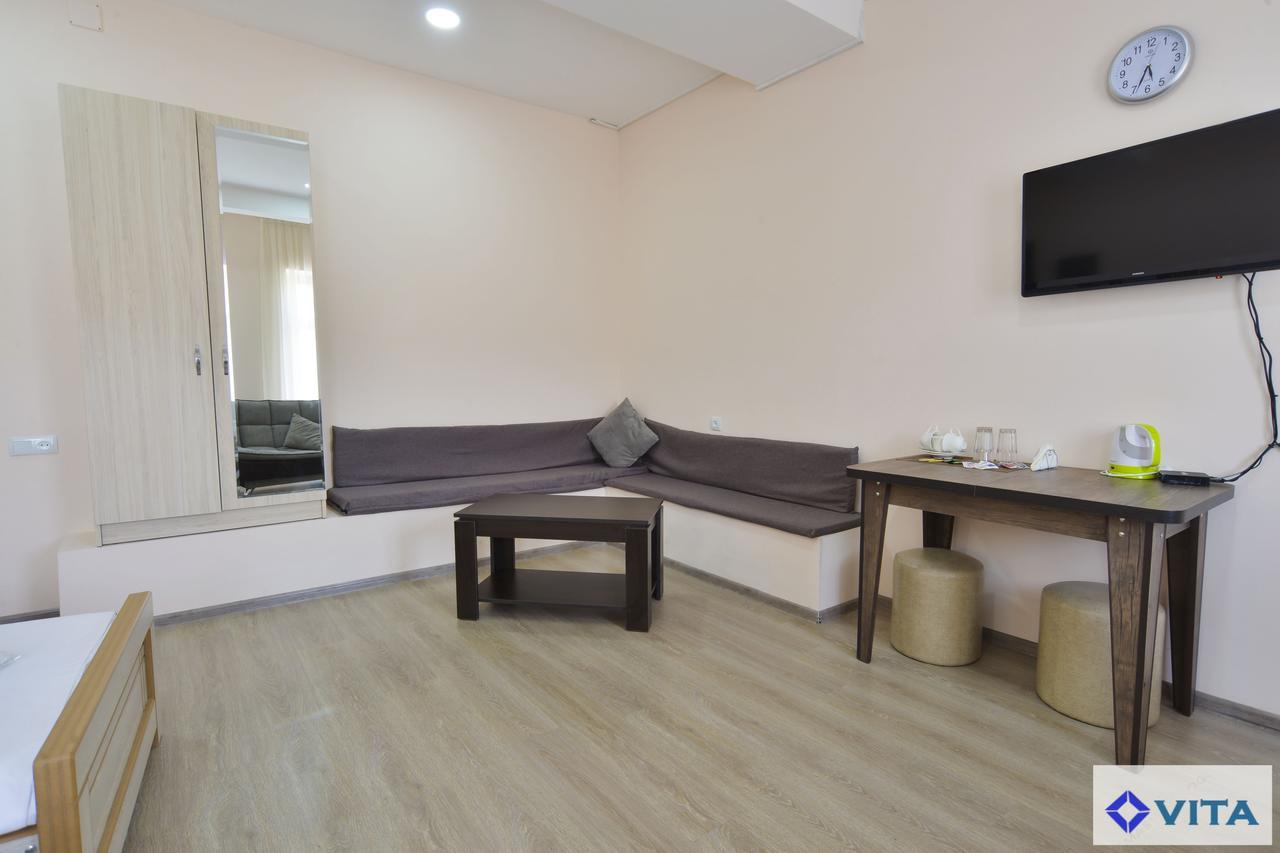 Hotel Vita Тбилиси Екстериор снимка